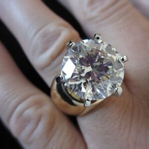 Very Rare 13.03 ct Round Brilliant Natural Diamond